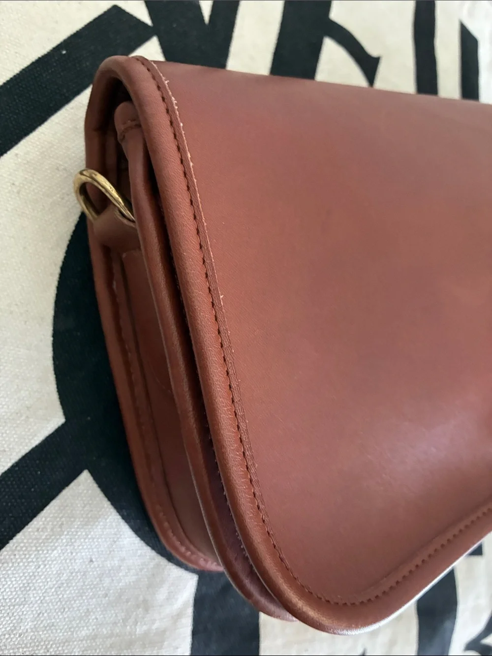 Vintage Coach Pocket Purse in British Tan - Picture 4 of 14